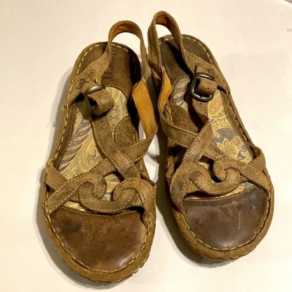 Born sandals